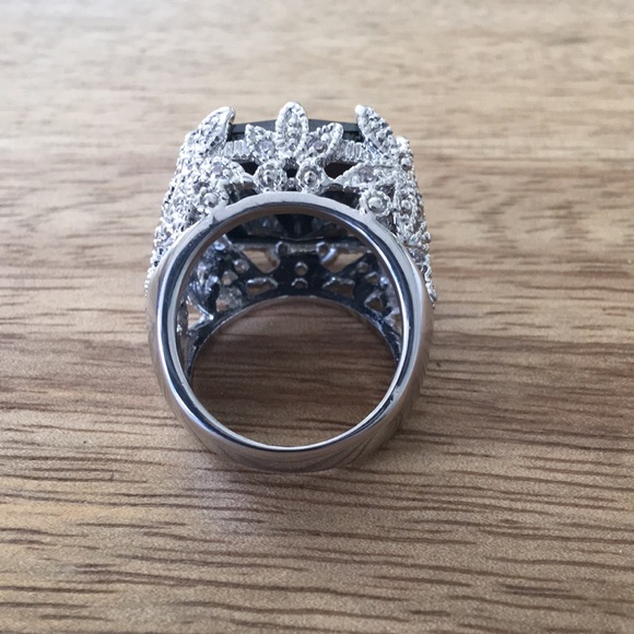 Ring - Picture 4 of 8